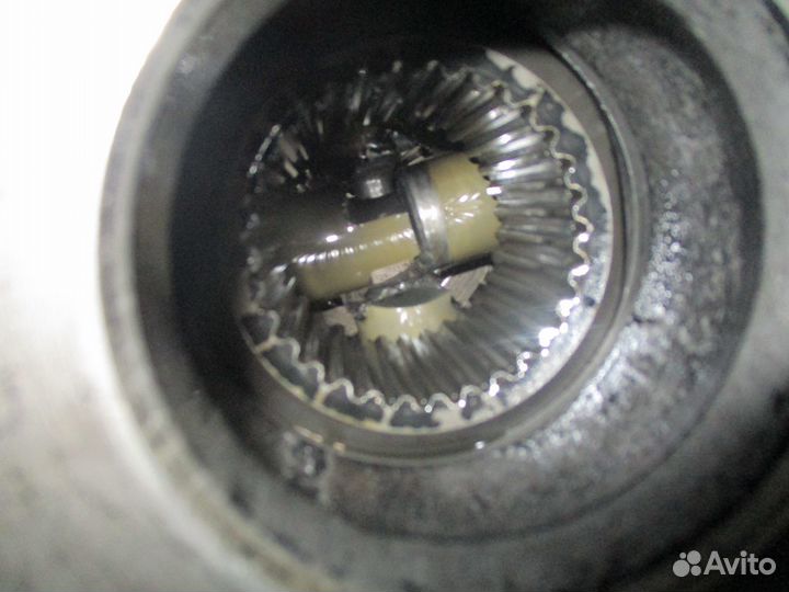 Редуктор HY-1350 L37/12 R3083 обломана крестовина