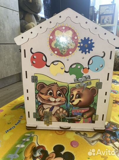 Бизиборд домик