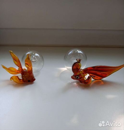 Фигурки из цветного стекла