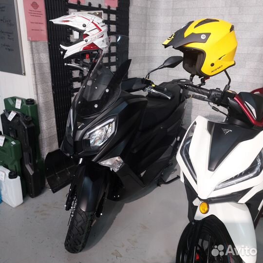 Макси-скутер Vento MAX