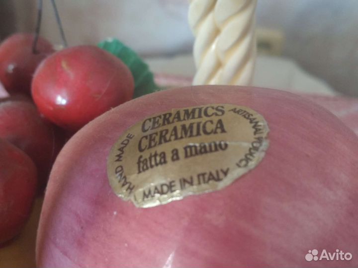 Корзинка с фруктами.Италия