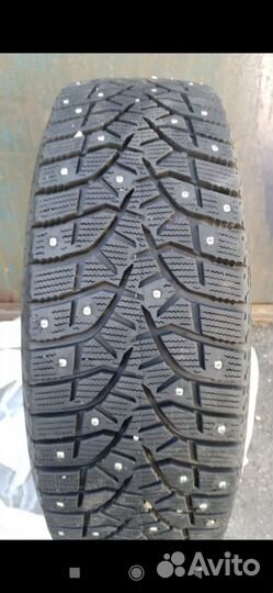 Bridgestone Blizzak Spike-02 225/65 R17 и 65 R17 106T