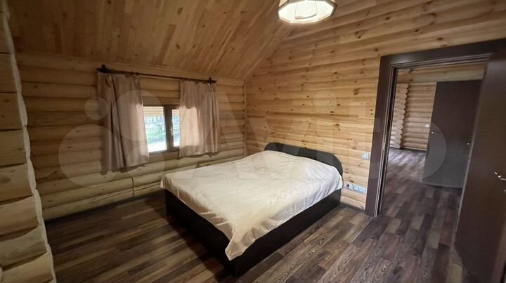 Коттедж 220 м² на участке 10 га