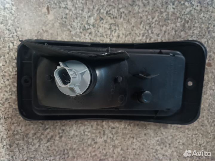 Фонарь задний левый Митцубиси Паджеро 3 Mitsubishi