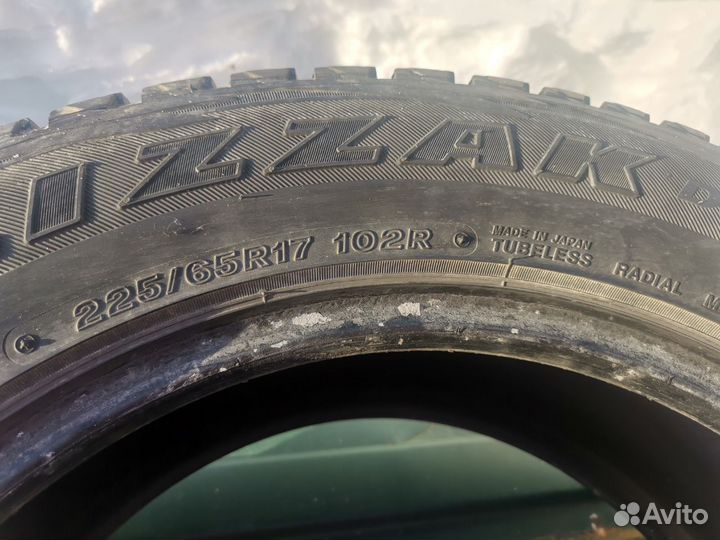 Bridgestone Blizzak DM-V1 2.25/65 R17 102R