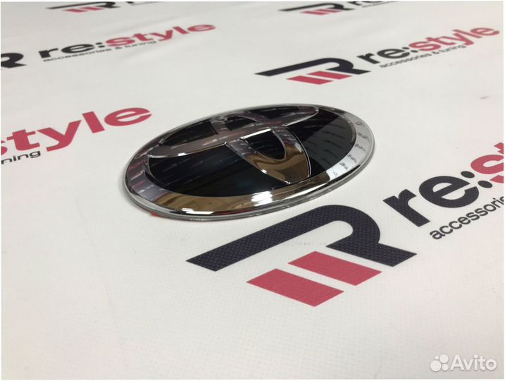 Эмблема в решетку Toyota Land Cruiser 200 H254