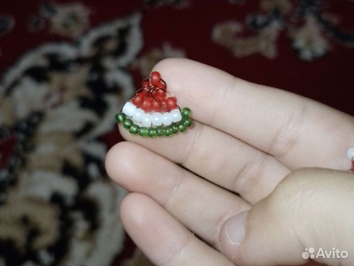 Коцы из бисера и фигурка