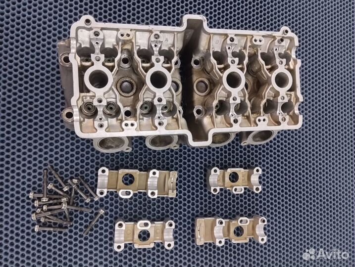 Suzuki RF900R T703 Головка блока цилиндров