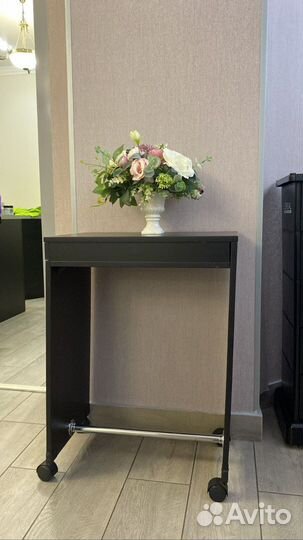 Столик для маникюра