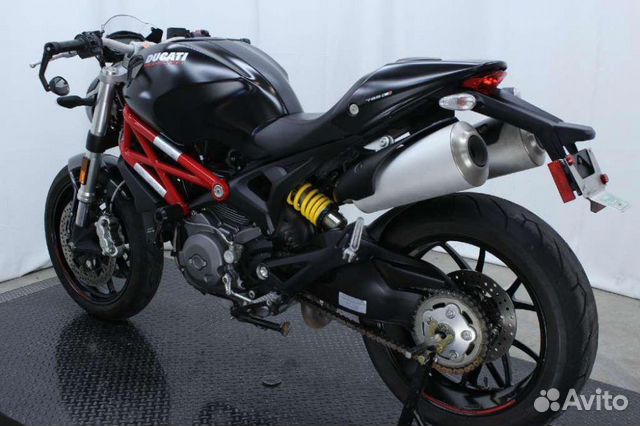 Ducati Monster 796 с пассажиром