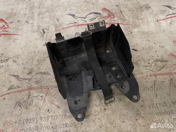 Yamaha R1 2007 - 2008 пластик под акумулятор