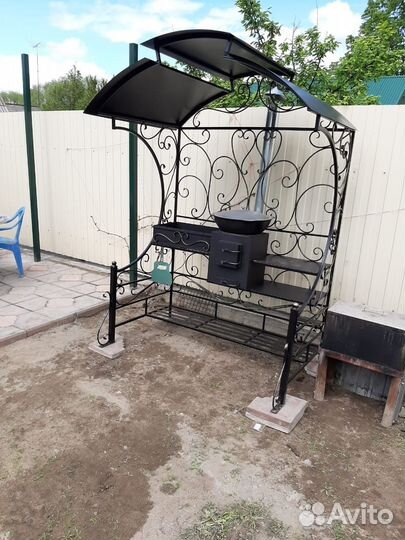 Мангал с крышей