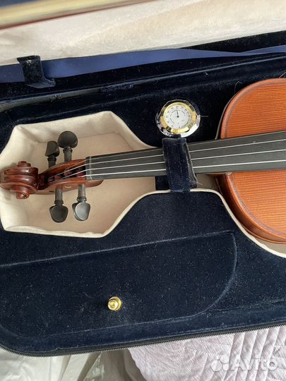 Скрипка 4/4 комплект со смычком, чехлом