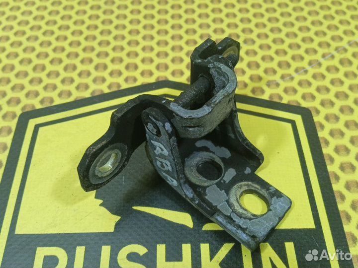 Петля двери передняя верхняя левая Renault Kaptur