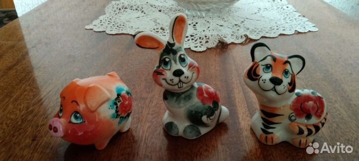 Фигурки фарфоровые, глиняные