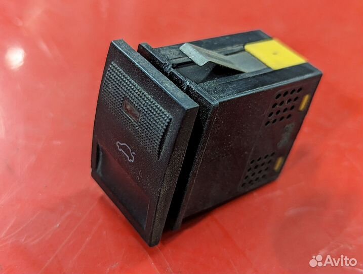 Кнопка открывания багажника Volkswagen Pointer