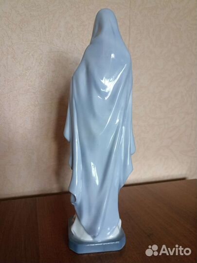 Фарфоровая статуэтка Дева Мария