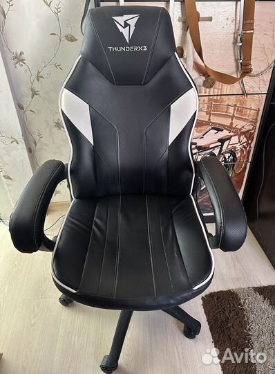 Компьютерное кресло thunderx3