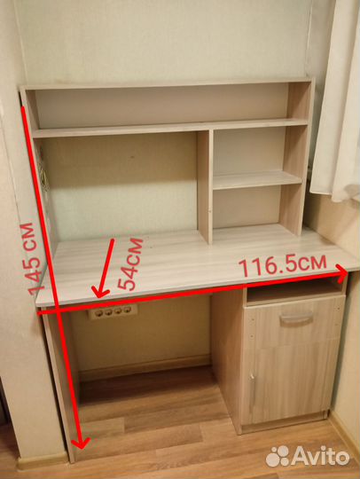 Компьютерный стол с полками