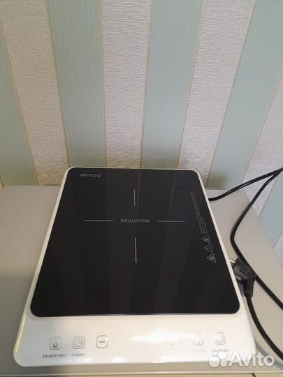 Настольная Индукционная плитка Ginzzu HCI-173