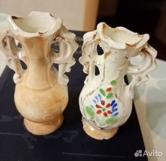 Антикварные накомодные парные вазочки