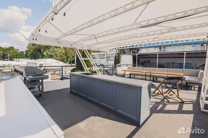 Речная прогулка по центру Москвы на хаусботе