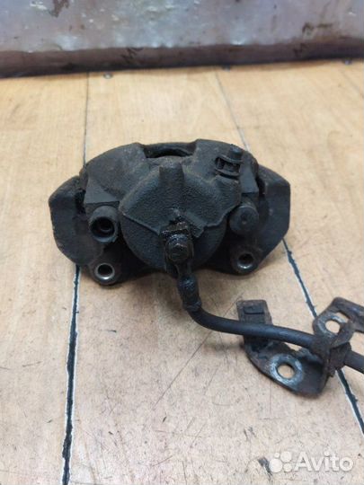 Тормозной суппорт передний правый Opel Astra H