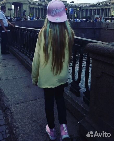 Розовая Кепка и ботинки