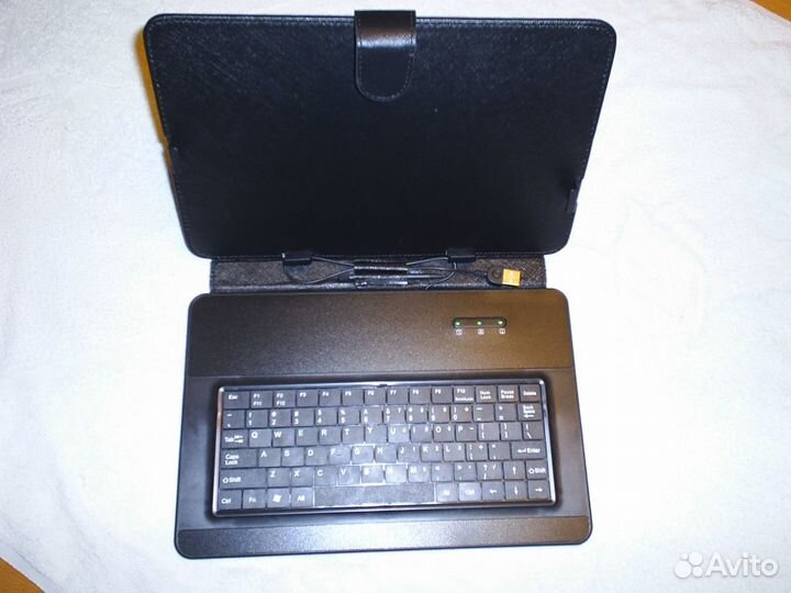 Чехол-клавиатура новая для 10