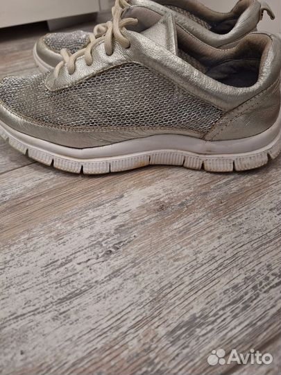 Кроссовки женские