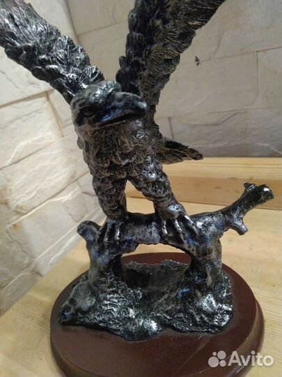 Фигурка орёл