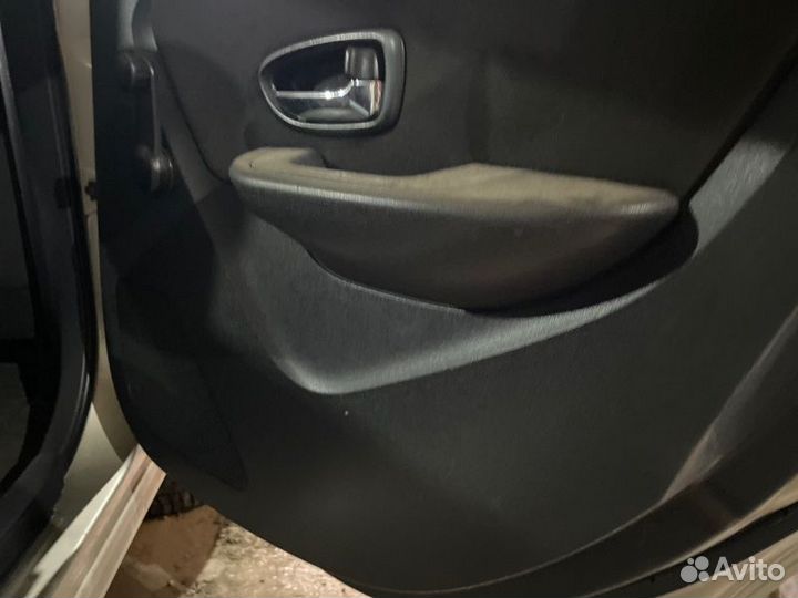 Дверная карта задняя правая Nissan Almera G15