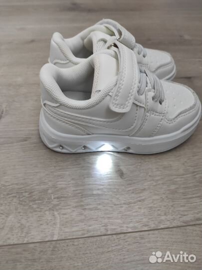 Кроссовки детские 22 размер