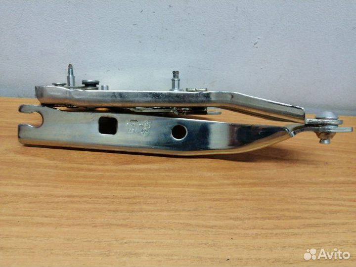 Петля капота левая Volkswagen Tiguan 2 2017+