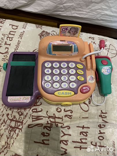 Детская швейная машинка и кассовый аппарат
