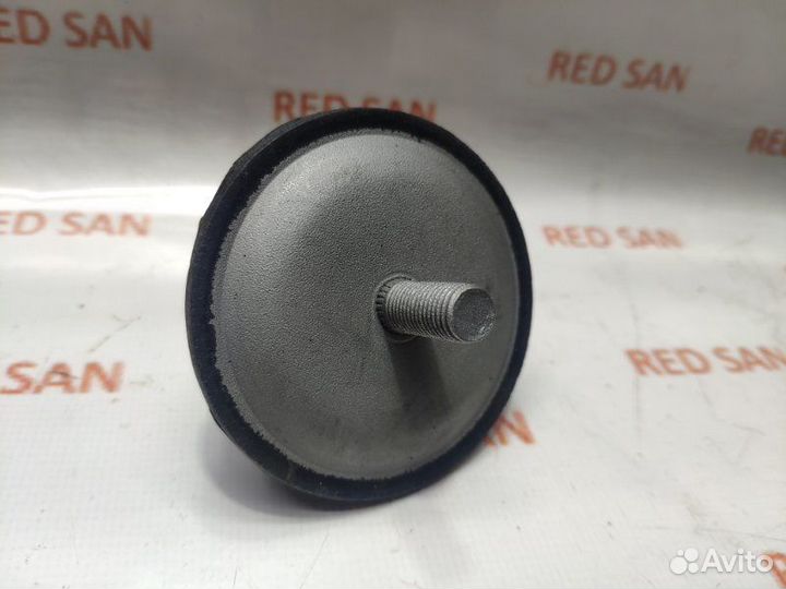 Отбойник нижнего рычага Mitsubishi L200 KB4T