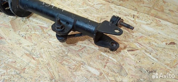 Стойка амортизатора передняя правая Chrysler 300C