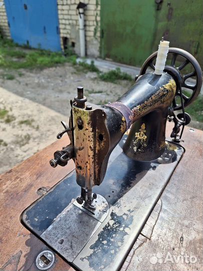 Швейная машинка zinger