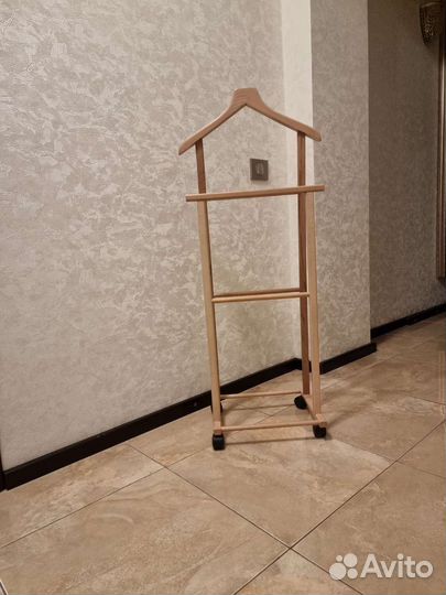 Вешалка напольная деревянная