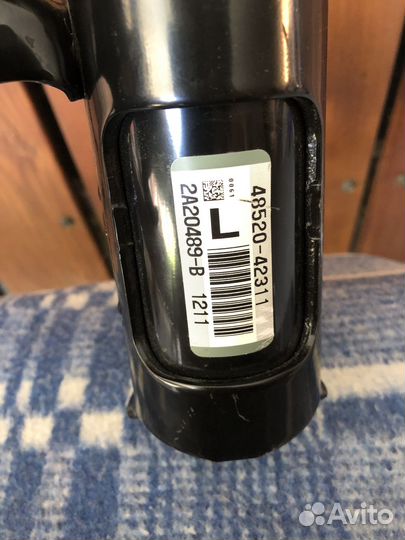 Амортизатор передний левый RAV 4 XA 40