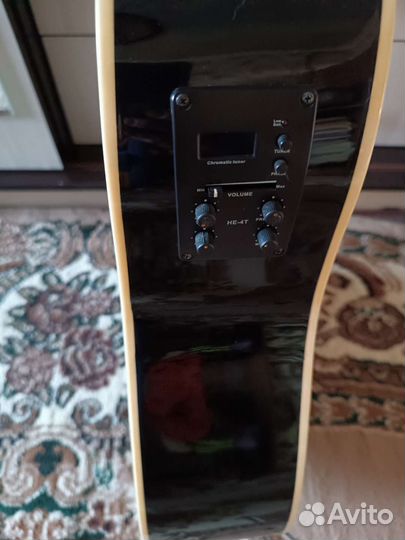 Акустическая гитара