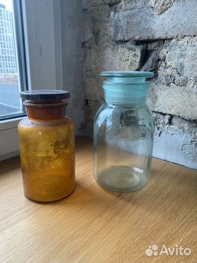 Банка с крышкой старая