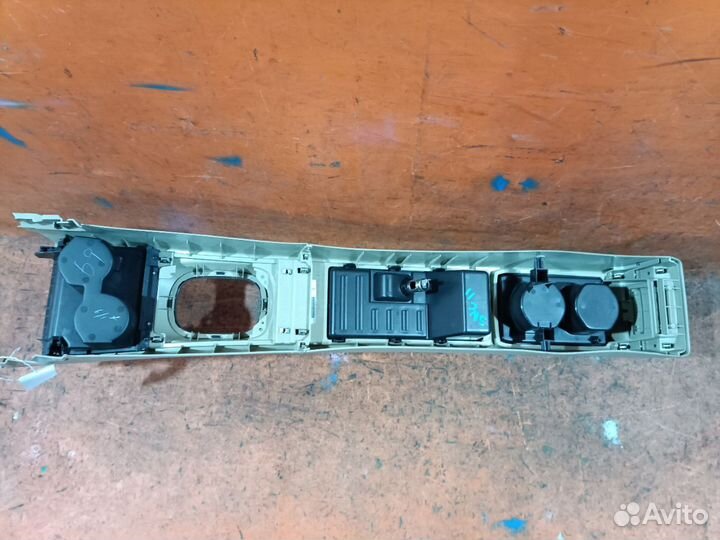 Бардачок Nissan Tiida latio SNC11