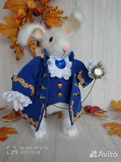 Игрушка. Белый кролик