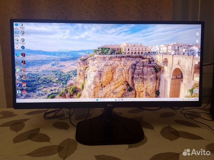 Монитор LG 25