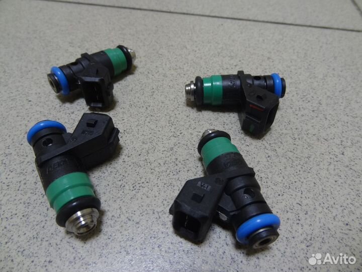 Форсунка топливная Logan Largus Clio Megane Kangoo