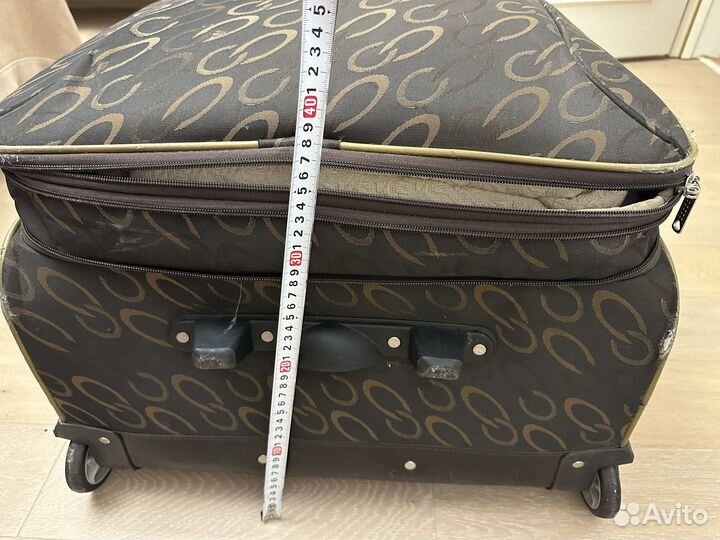 Чемодан большой на колесах