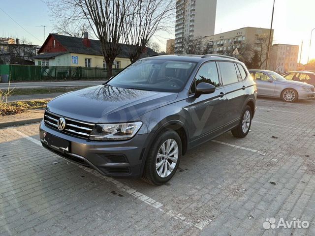 Volkswagen Tiguan 2.0 AT, 2019, 58 000 км с пробегом, цена 2350000 руб.