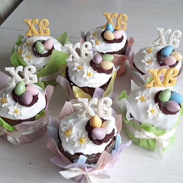 Кулич-краффин с маком, грецким орехом в наличии