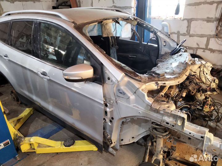 Разбираю на запчасти Ford Kuga 2 1.6